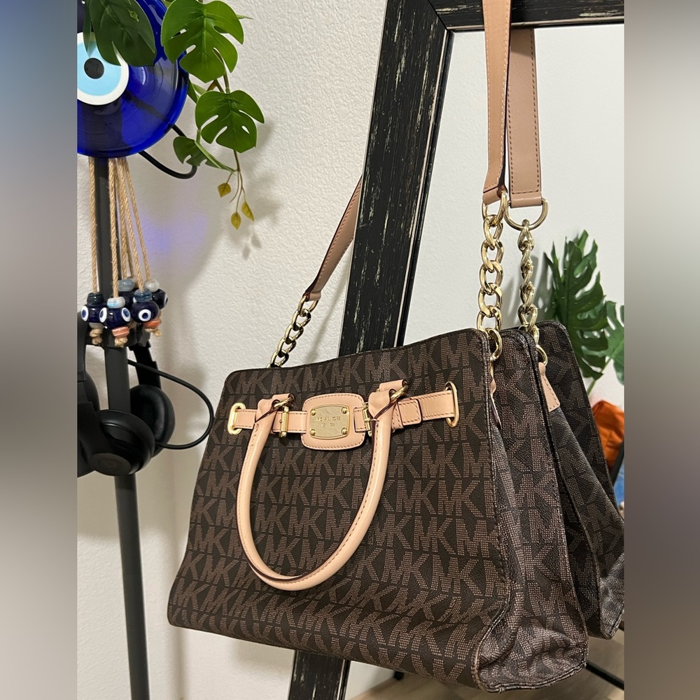 •LIKE NEW•MICHAEL KORS Medium 2 Way Bag